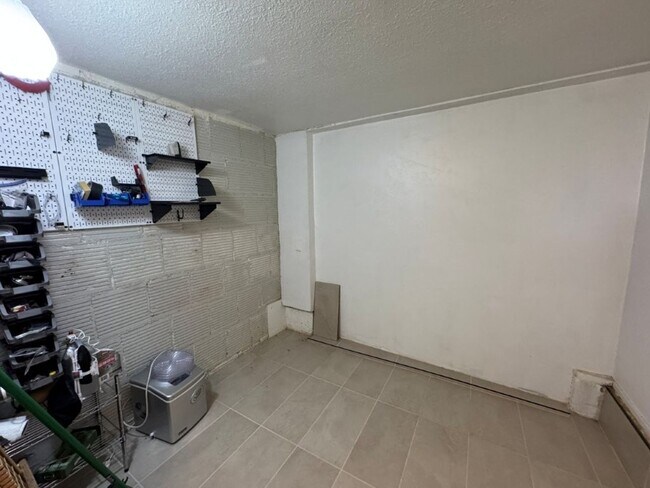 Building Photo - Cutest 3 bed with historic charm, so close...