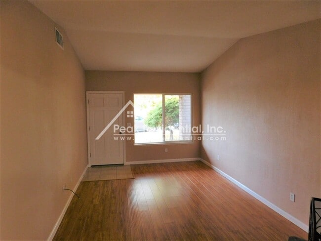 Building Photo - Updated 2bd/1ba North Highlands Duplex with Garage