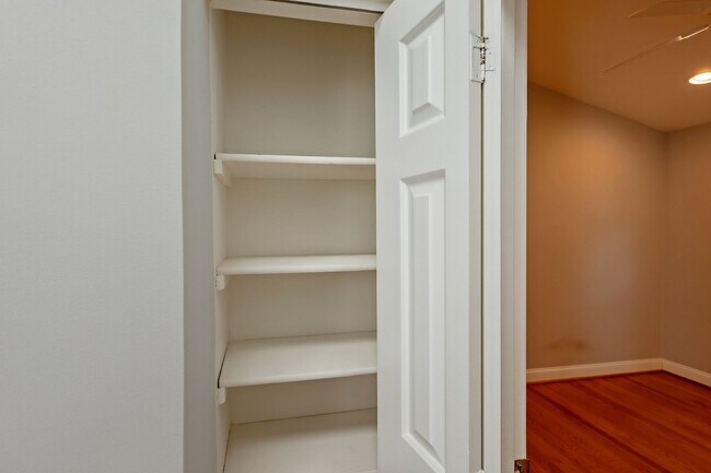 Building Photo - Great 3br 2.5 Bath Townhome in Rockville MD