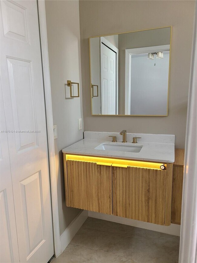 Building Photo - 4252 SW 156th Ave