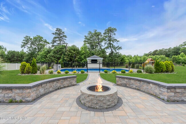 Building Photo - 12 Wintergreen Ct