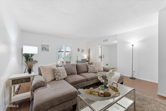 Primary Photo - 516 N Hobson Plaza