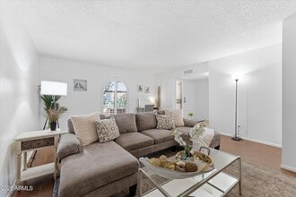 Building Photo - 516 N Hobson Plaza