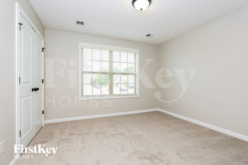 Building Photo - 698 Ellie Nat Dr