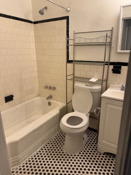 Building Photo - 1422 Dartmouth Ave