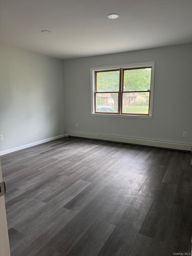 Building Photo - 218 Bayview Dr
