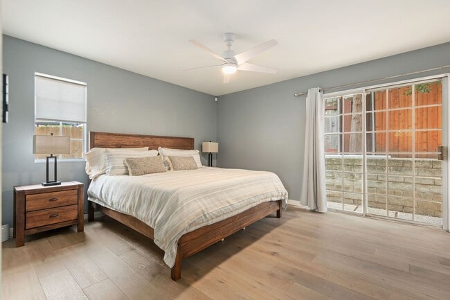 Building Photo - Fully Remodeled East Side Townhome – Furnished & Move-In Ready!