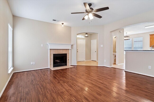 Building Photo - Spacious 3 Bedroom, 2 Bath on a Corner Lot