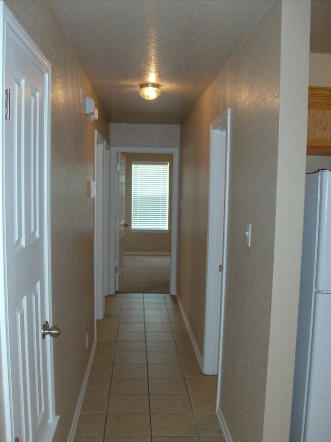 Building Photo - Well-Maintained Home Near Clear Creek Gate...