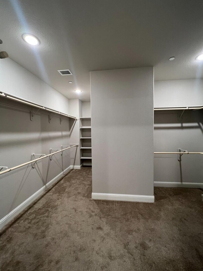 Building Photo - 1394 E Via Dorata Way