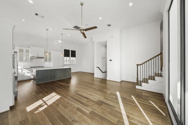 Building Photo - 2234 Lou Ellen Ln