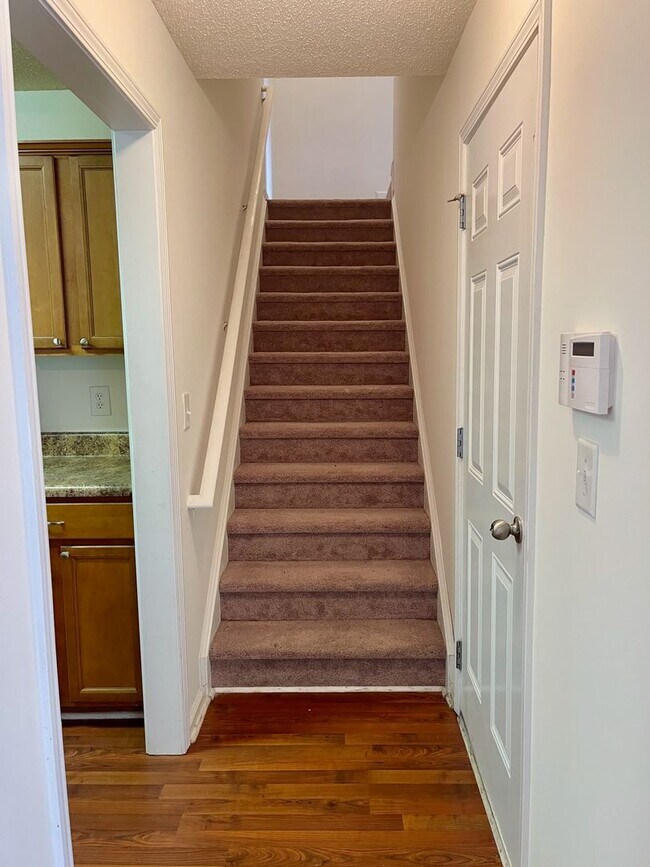 Building Photo - Ranch Home Located Minutes to Downtown Dallas