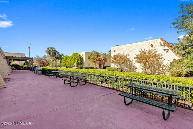Building Photo - 6561 Mission Ct