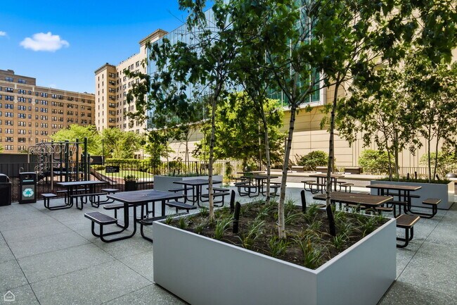 Building Photo - 330 W Diversey Pkwy