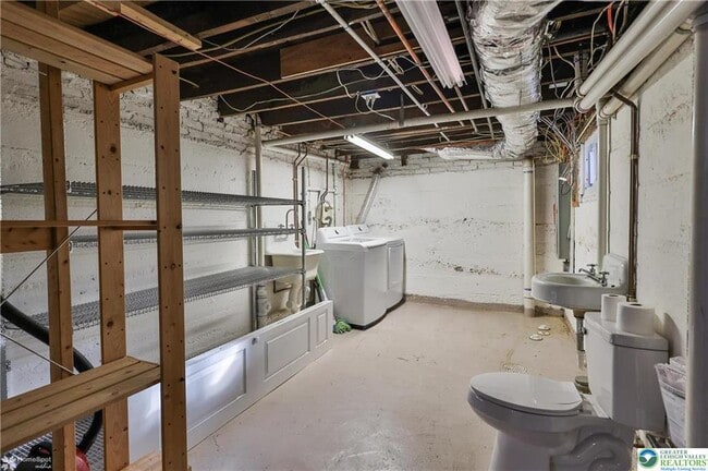 Building Photo - 1035 Spring St