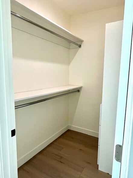 Closet - 9946 Farragut Dr