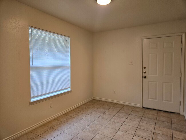 Building Photo - 3710 Oldenburg Ln