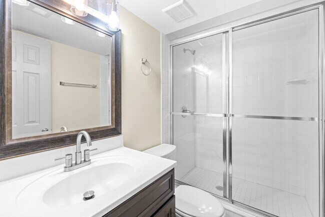 Building Photo - Oceanfront 2 Bedroom Condo with Stunning Views
