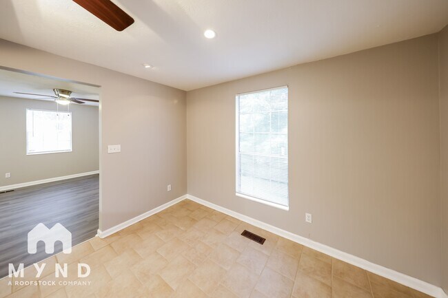 Building Photo - 5827 Dewey Heights Rd