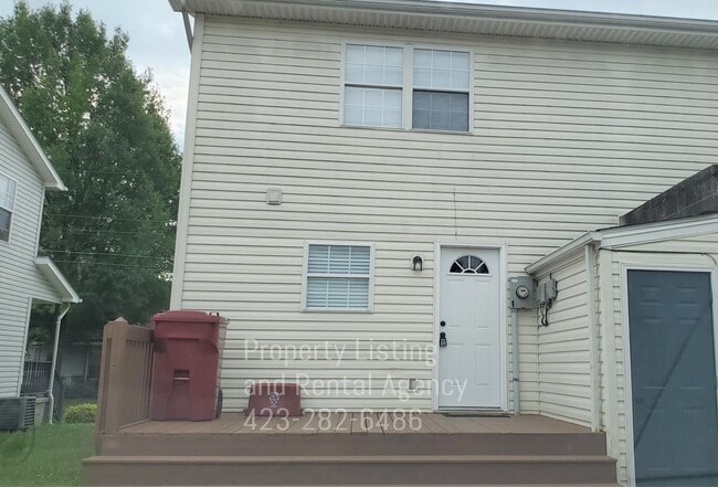 Building Photo - 3 Bedroom 1.5 Baths Townhouse Johnson City,TN