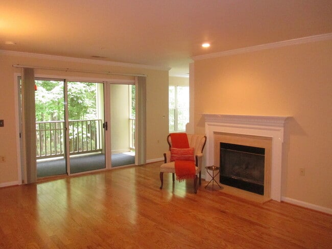 Building Photo - Gorgeous 2 Bedroom Condo in Timberbrook!