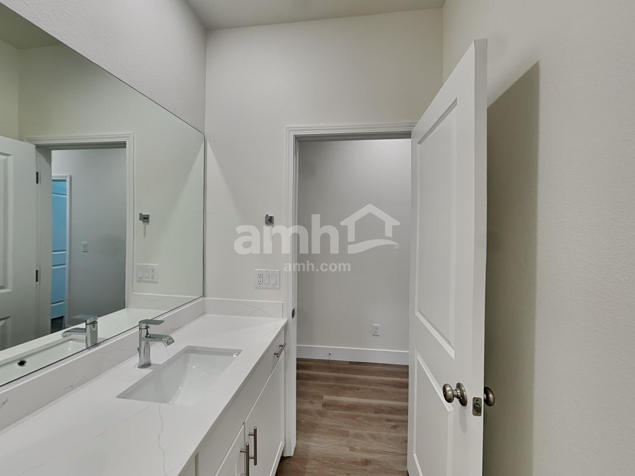 Building Photo - 810 English Primrose St