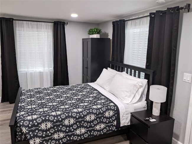 Building Photo - 4538 W Minnehaha St