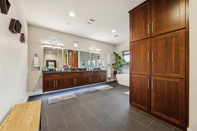 Building Photo - 1822 Morse St