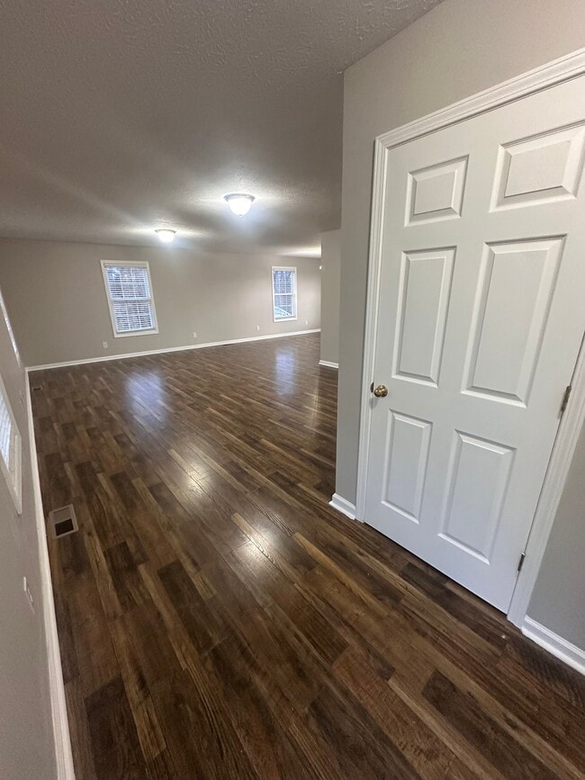 Building Photo - 4293 Bristow Rd