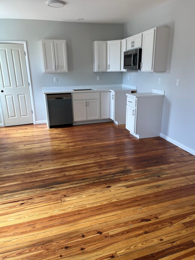 Primary Photo - 1 Main St Terrace