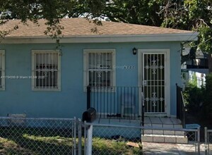 Building Photo - 6220 NW Miami Ct