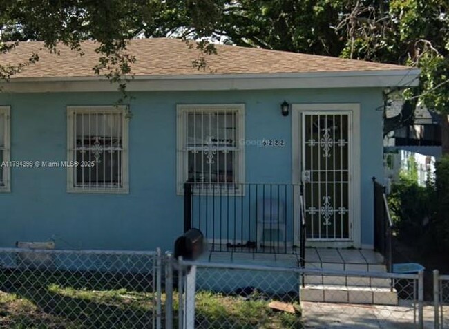 Primary Photo - 6220 NW Miami Ct