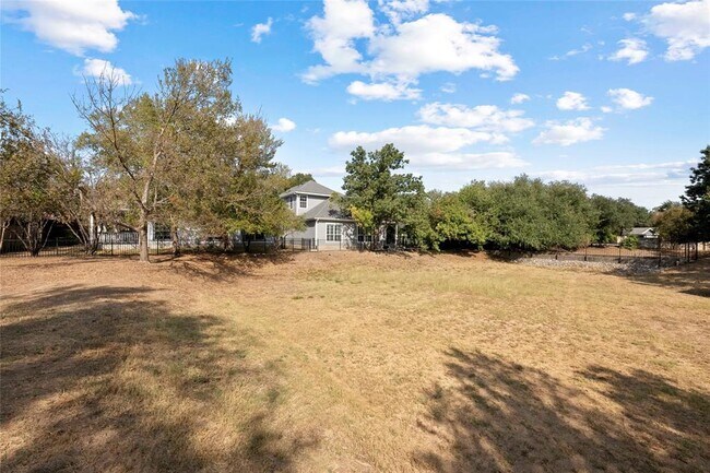 Building Photo - 6704 Menchaca Rd