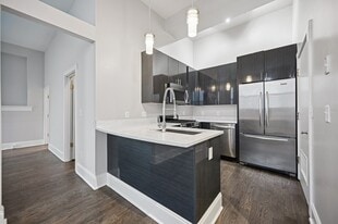 Building Photo - 641 N High St