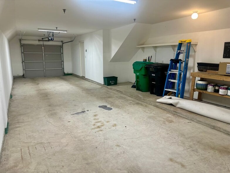 Building Photo - 2710 Hullsmith Dr