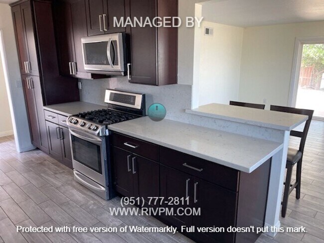 Building Photo - Great commuter location, coming soon!