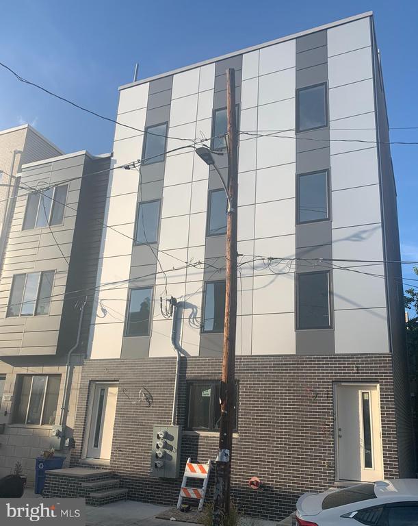 Building Photo - 2615 Latona St