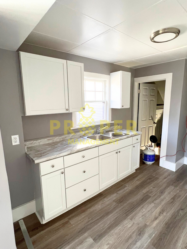 Building Photo - 4 bedroom, 2 bathrooms house for rent