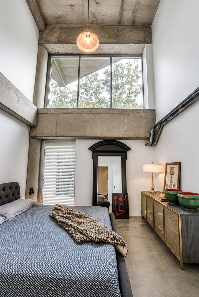 Building Photo - Modern Condo in The Cedars, Dallas with Private Patio | Available for Lease!