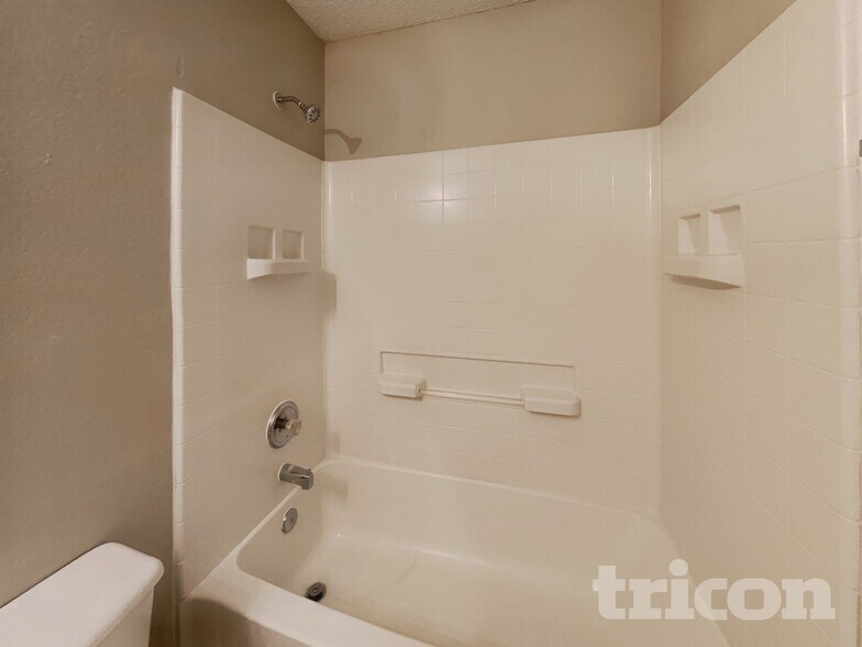 Building Photo - 360 Blairwood Dr