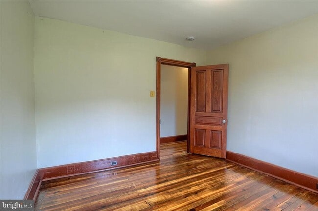 Building Photo - 117 3rd St