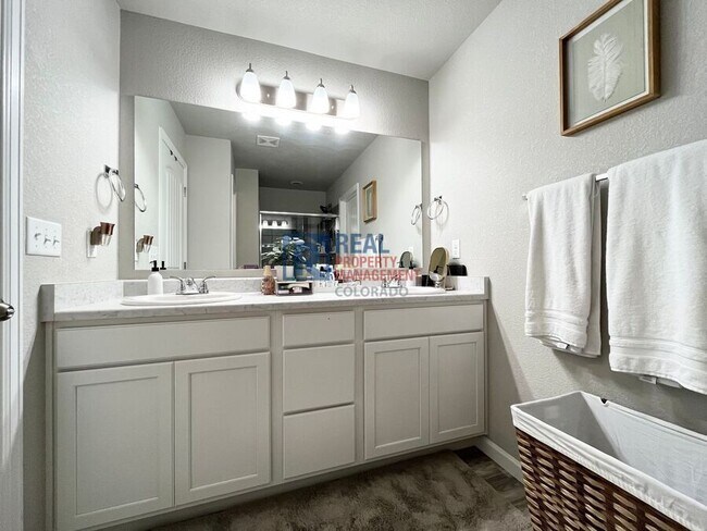 Building Photo - 942 Petra Heights