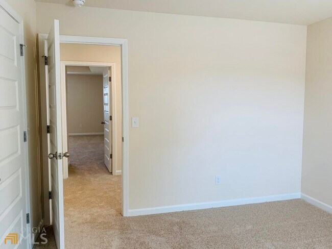 Building Photo - 49 Lauritsen Way