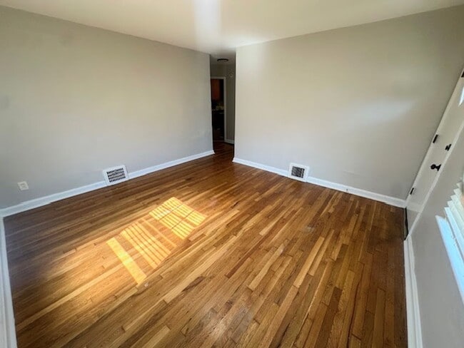Building Photo - Bungalow Comfort in Berdell Hills
