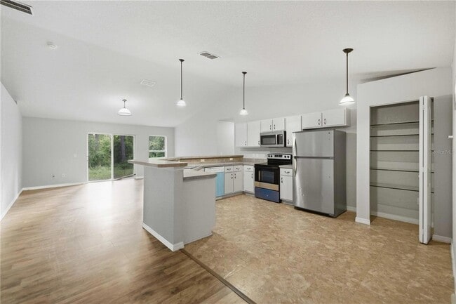 Building Photo - 91 Fir Dr