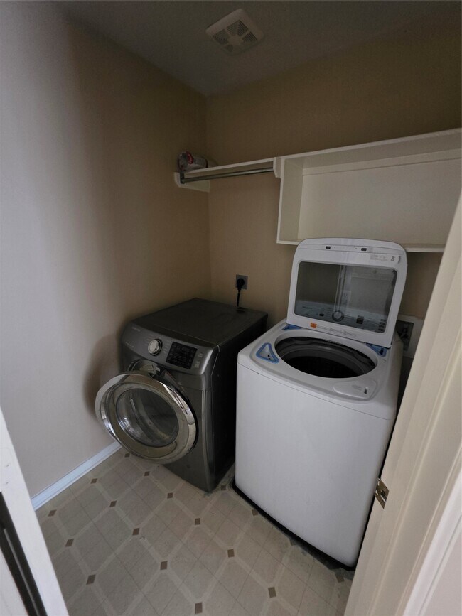 Building Photo - 4815 Knights Branch Dr