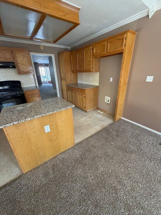 Building Photo - This charming single story 3 bedroom, 2 bath home with the convenience and an unbeatable location.