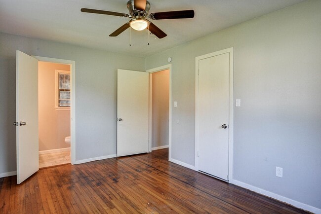 Building Photo - 131 Lakewood Dr