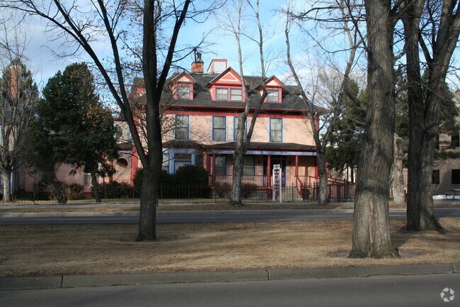 Building Photo - 506 N Cascade Avenue