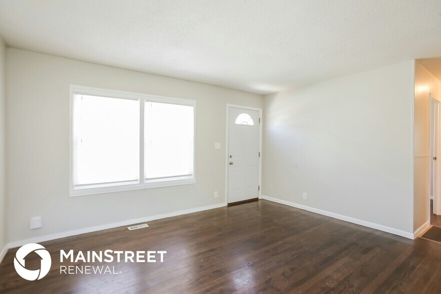 Building Photo - 9310 Lewis Ave